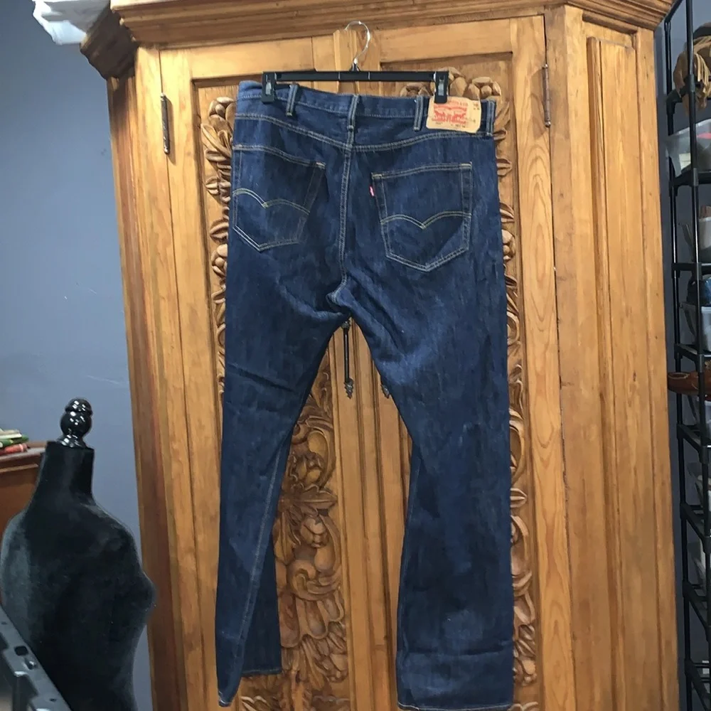 EUC Levi's 501 dark wash jeans.  Buttonfly. 40 x 34